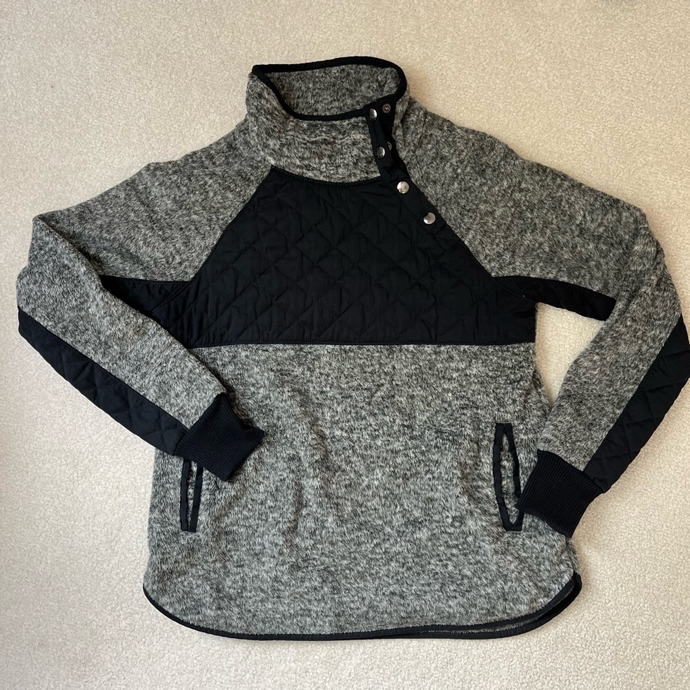 Abercrombie and Fitch Asymmetrical snap up fleece